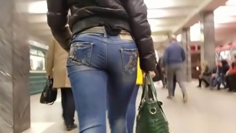 jeans voyeur blonde ass