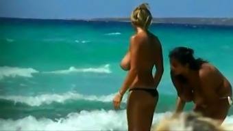 spy nipples high definition hidden caught mature lesbian voyeur beach