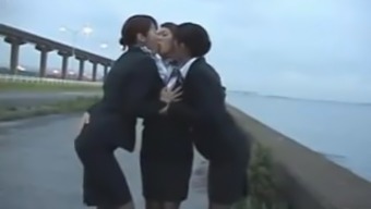 kiss japanese lesbian