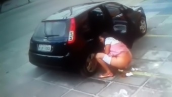pissing car