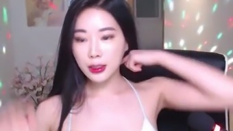 teen amateur tease korean strip teen (18+) web cam solo amateur asian dance