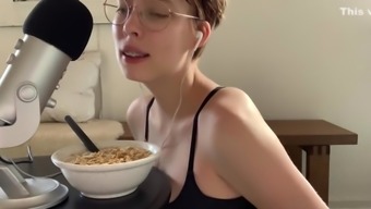topless eating brown voyeur brunette amateur