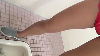 pee foot fetish high definition voyeur pissing toilet public fetish asian